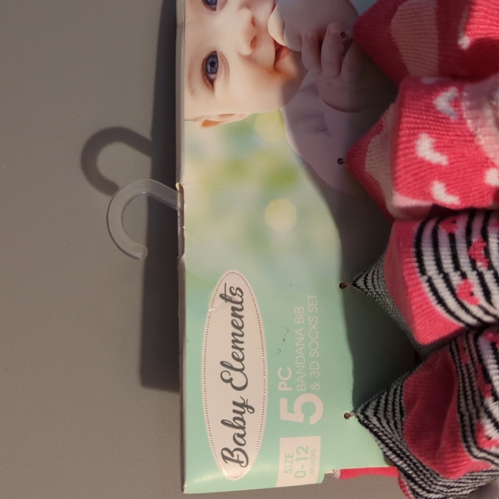 Baby Elements 5 piece Bandana Bib  and 3D Sock Set Cats Hearts Pink - Picture 2 of 7